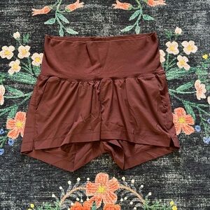 Old Navy Stretch Tech Maternity Shorts, size M